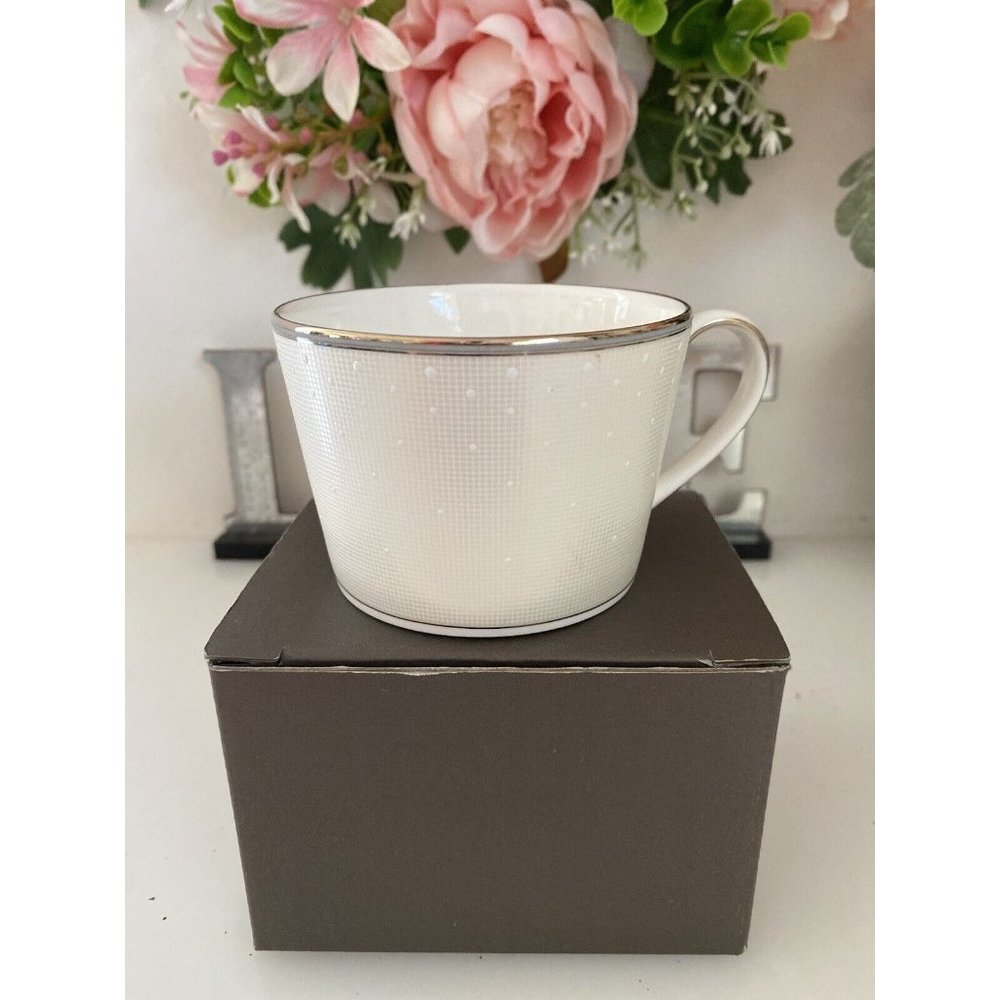 Monique Lhuillier Pointe d'Esprit‎ Teacup 5402 White Raised Dot Pattern 2007 NIB